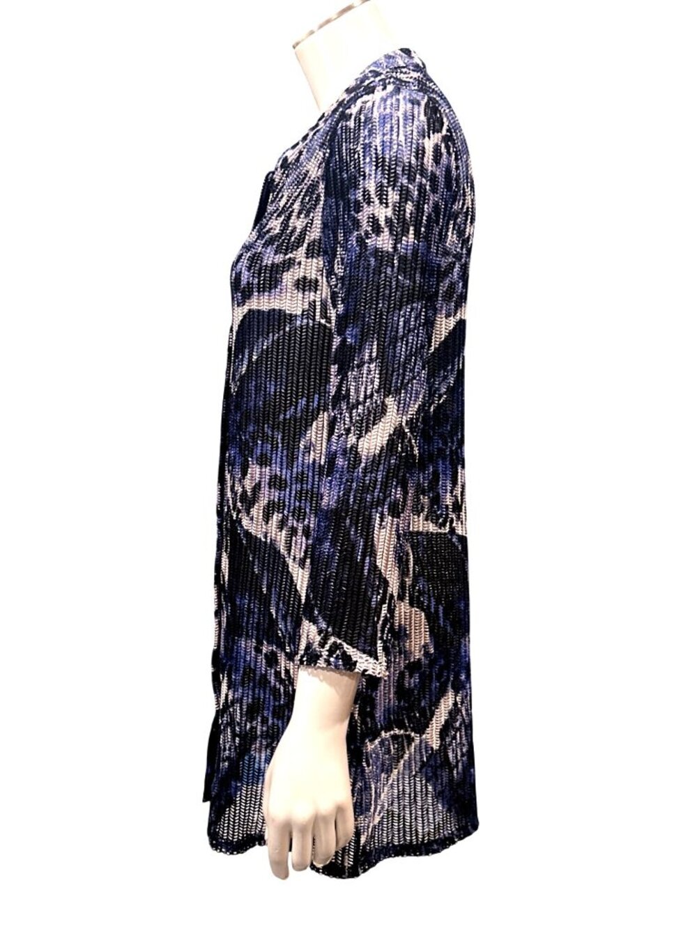 Chicos Travelers Size 0 Blue Button Down Tunic Jacket Abstract Plissé Texture - Picture 3 of 10